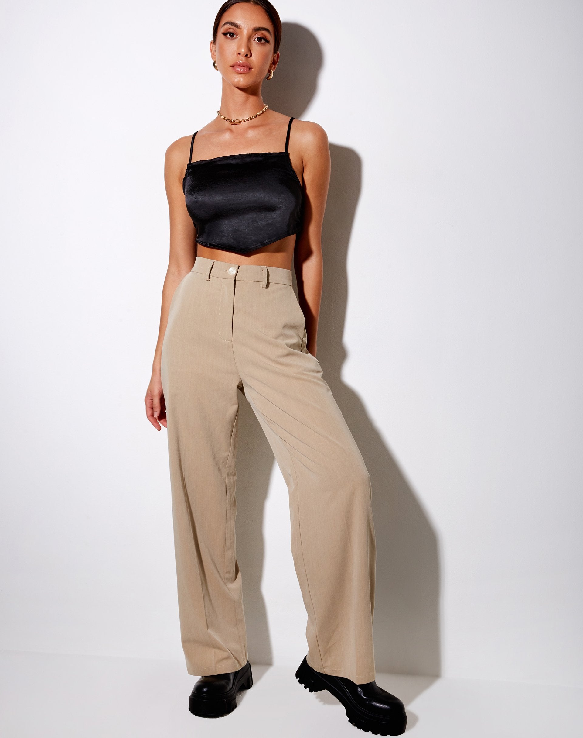 Bild von Zashe Cami Top in Satin Schwarz