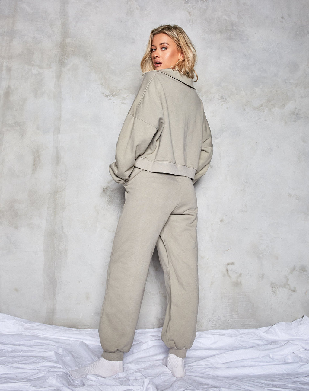 Roider Jogger in London Fog Motel 1997 Stickerei