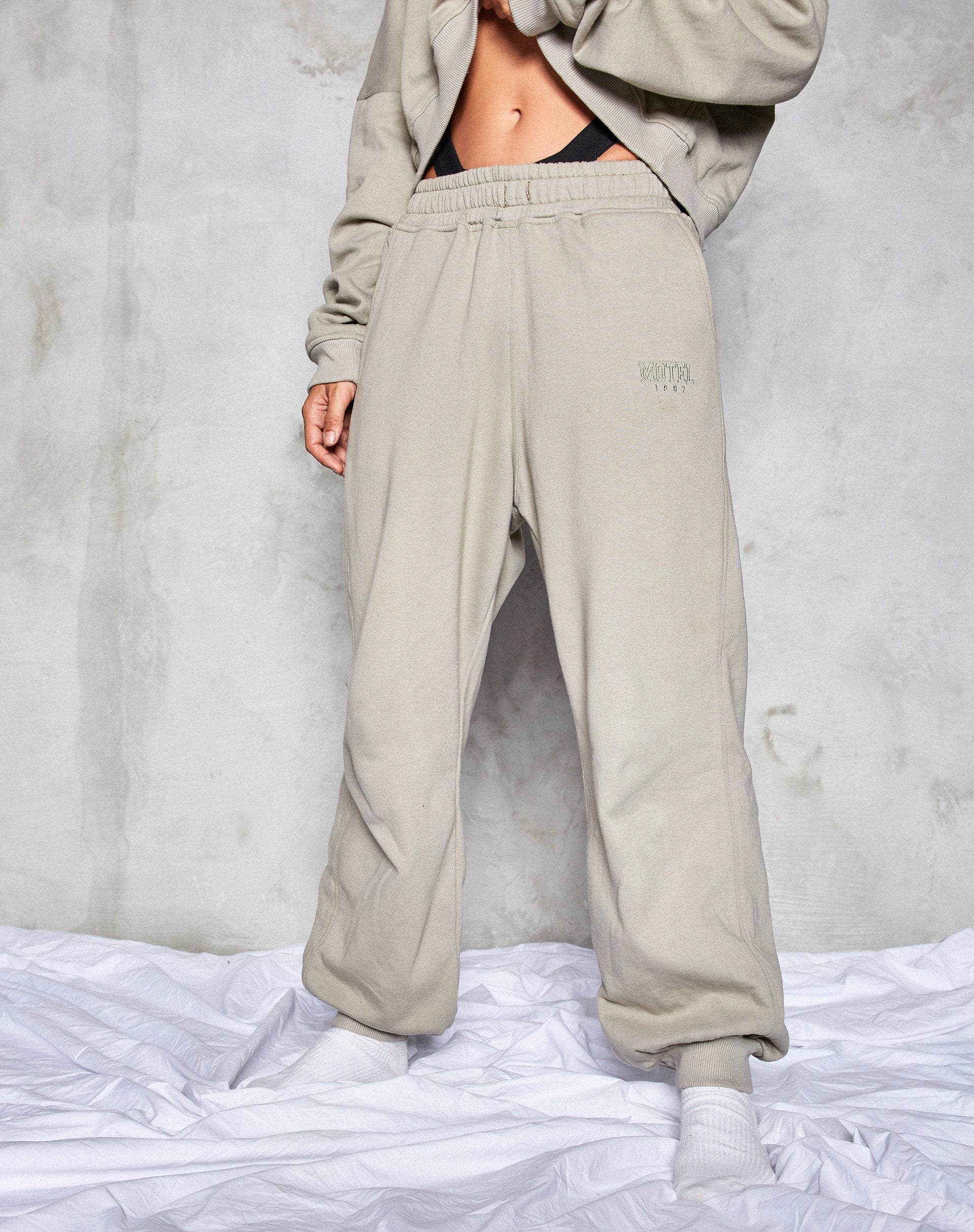 Bild von Roider Jogger in London Fog Motel 1997 Embro