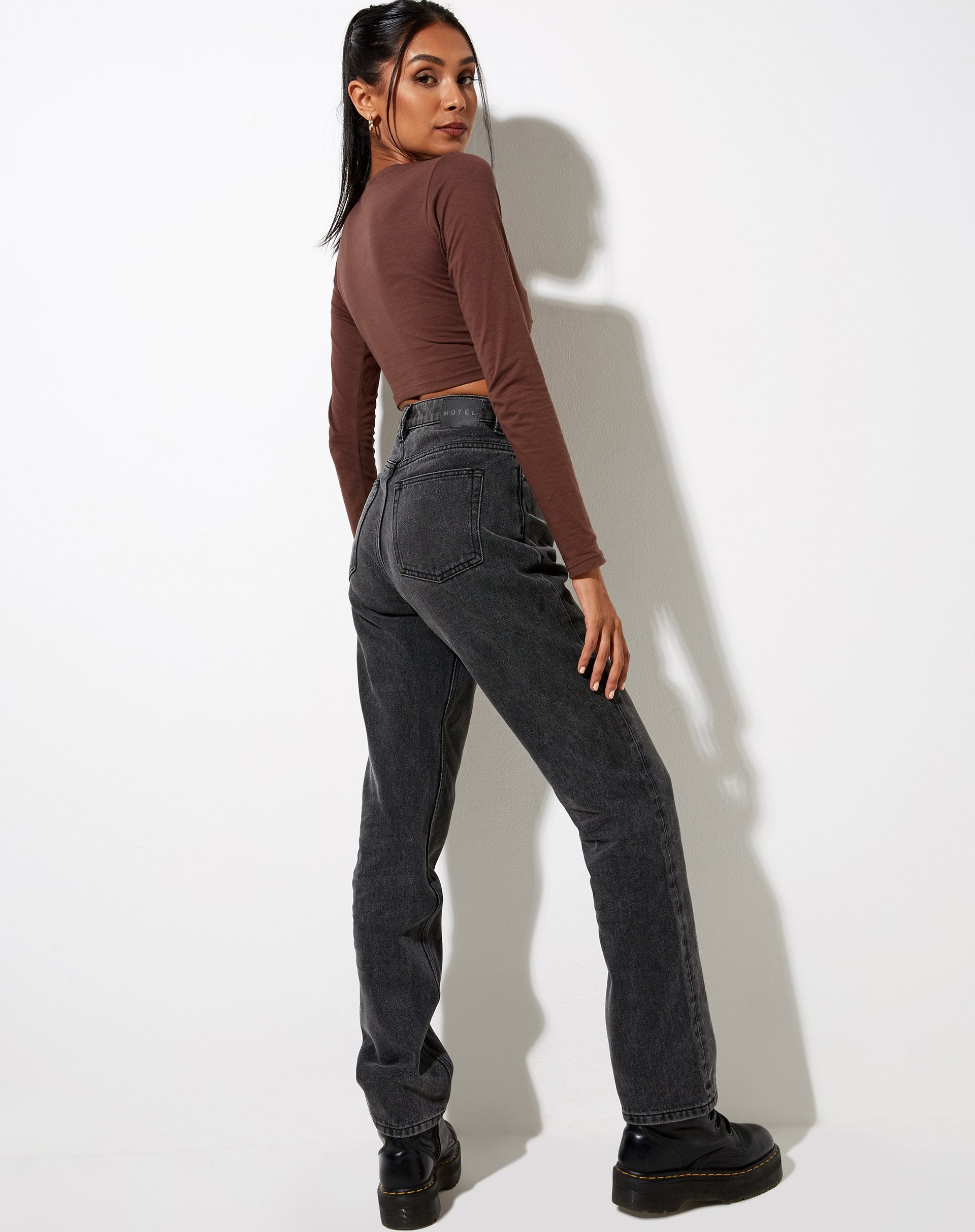 Bild von Zen Crop Top in Deep Mahogany
