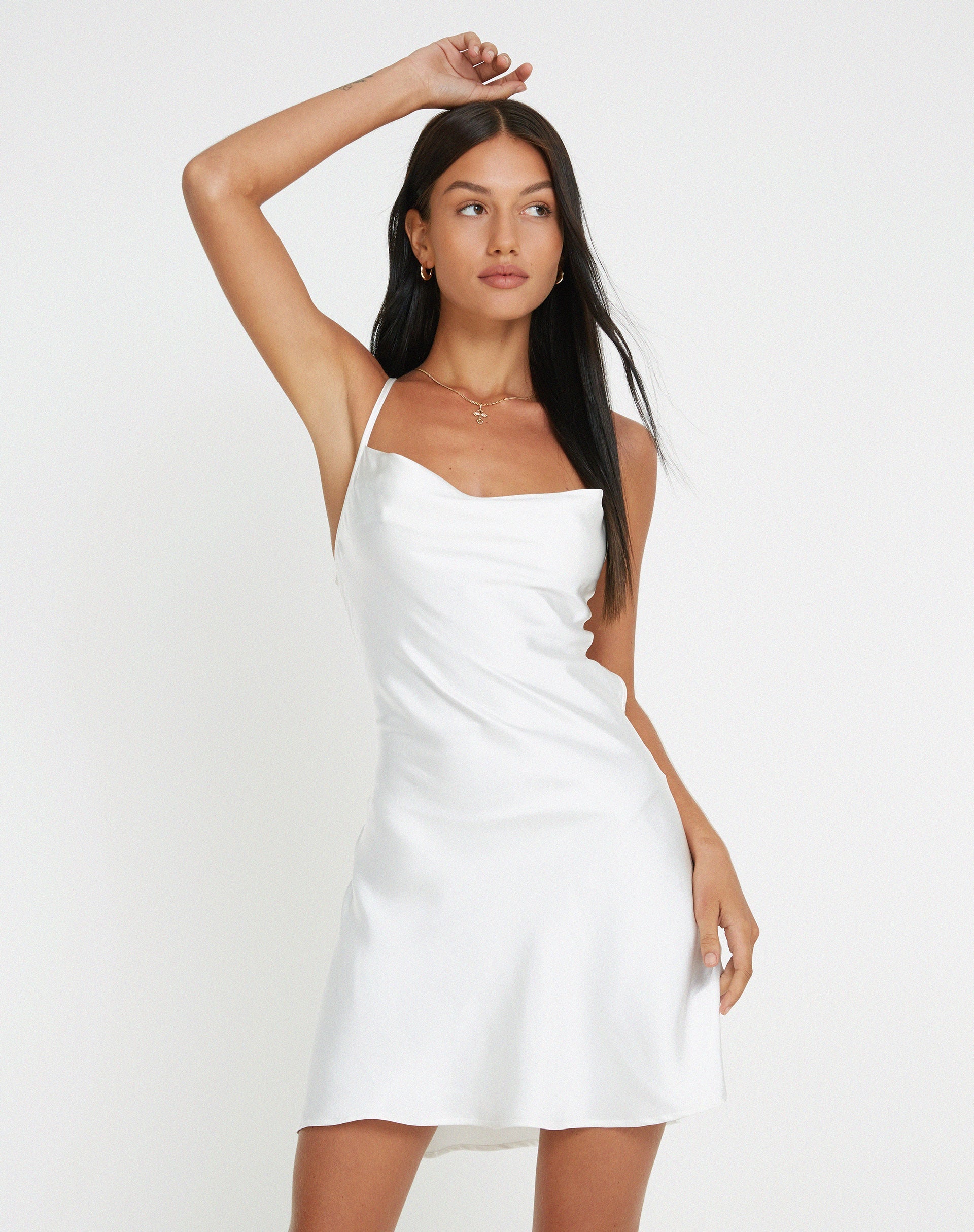 Abbildung: Zenita Minikleid aus elfenbeinfarbenem Satin