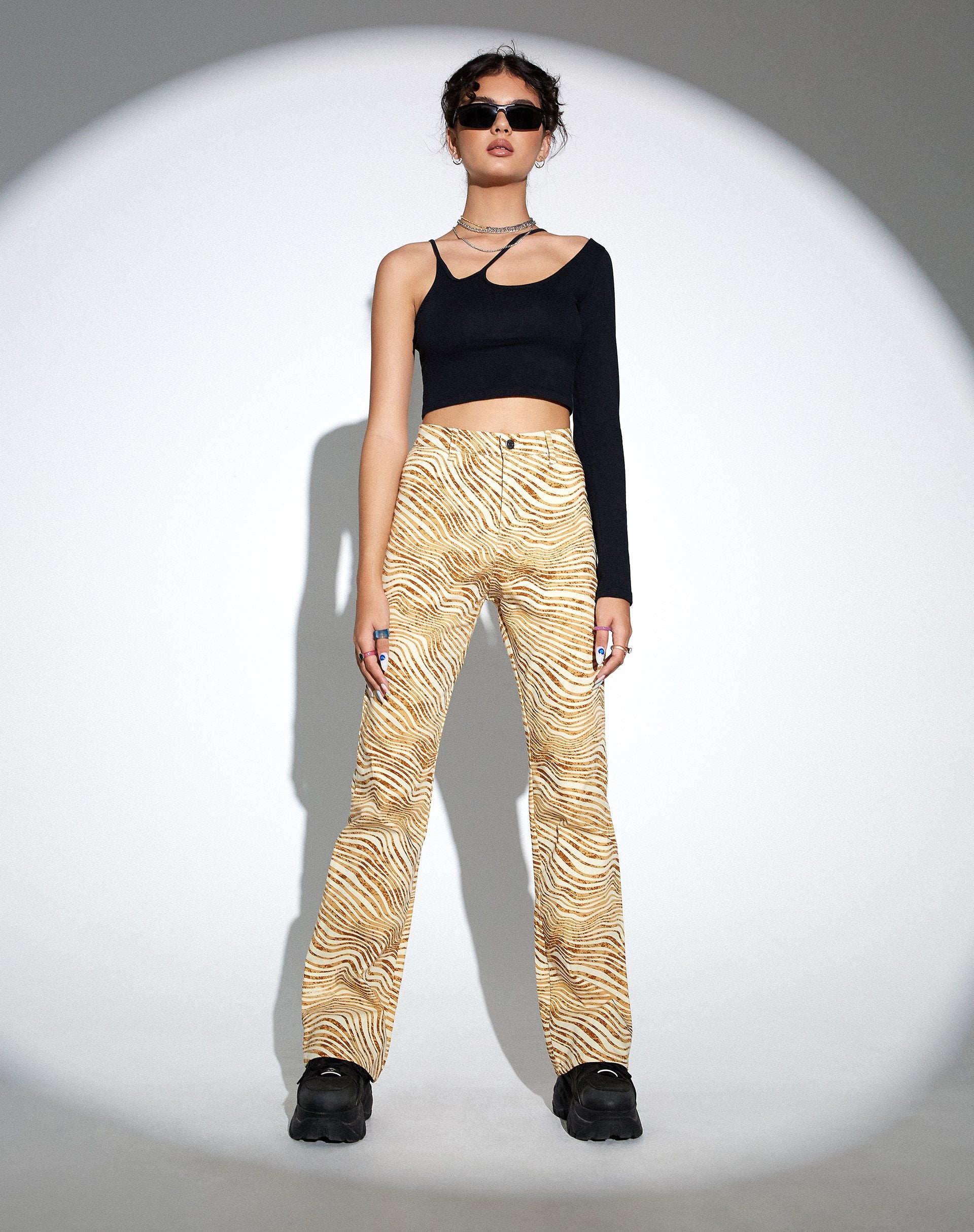 Bild von MOTEL X OLIVIA NEILL Zoven Flare Hose in Desert Terrain Tan