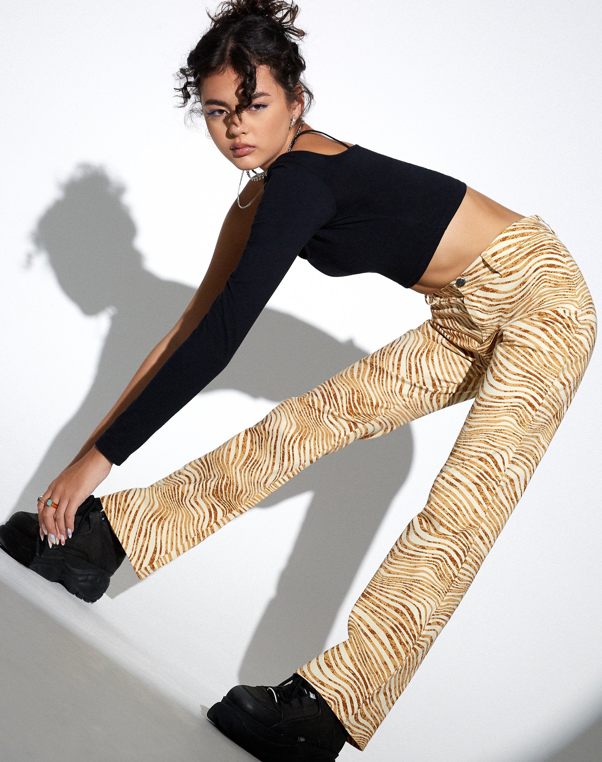 Bild von MOTEL X OLIVIA NEILL Zoven Flare Hose in Desert Terrain Tan