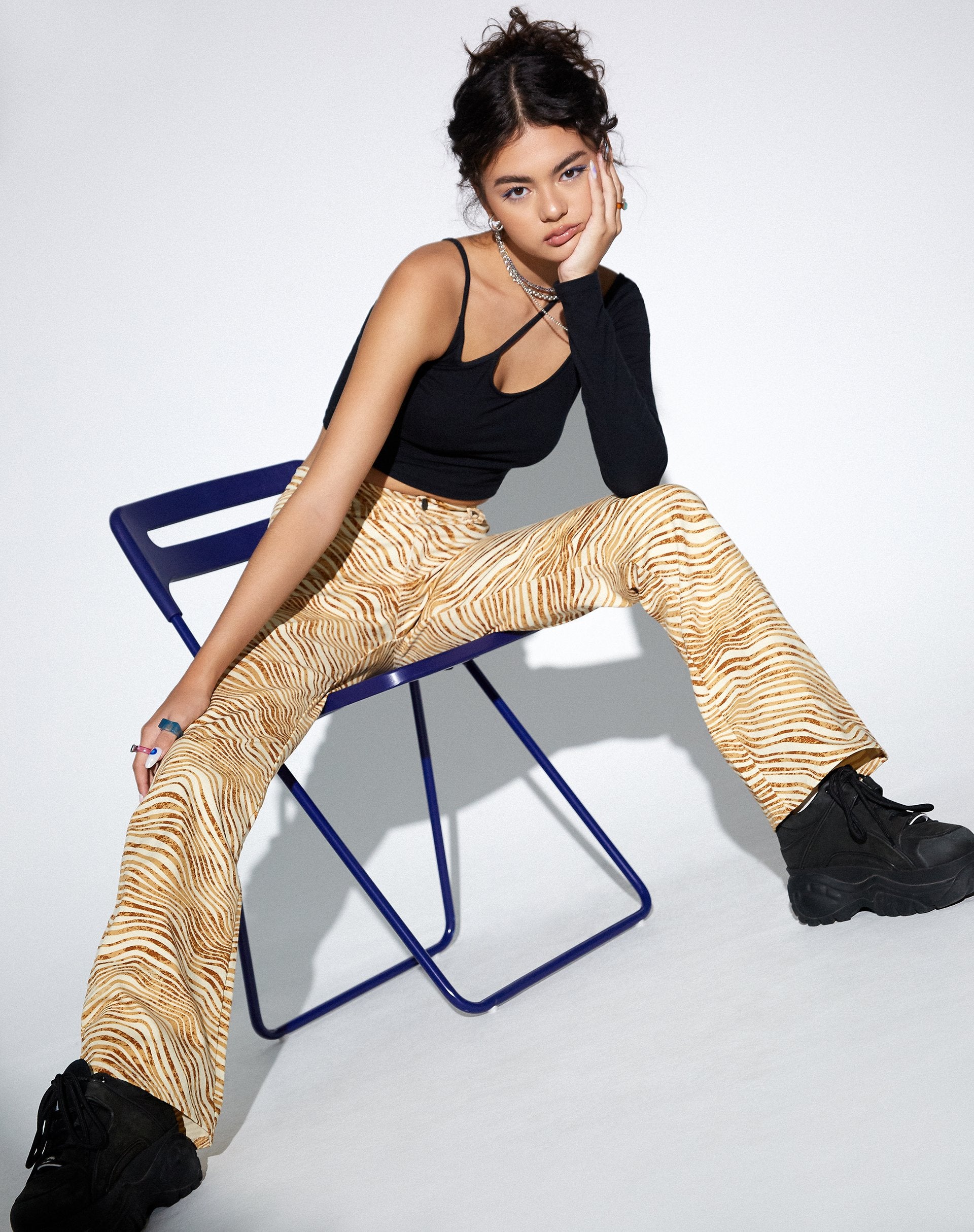 Bild von MOTEL X OLIVIA NEILL Zoven Flare Hose in Desert Terrain Tan