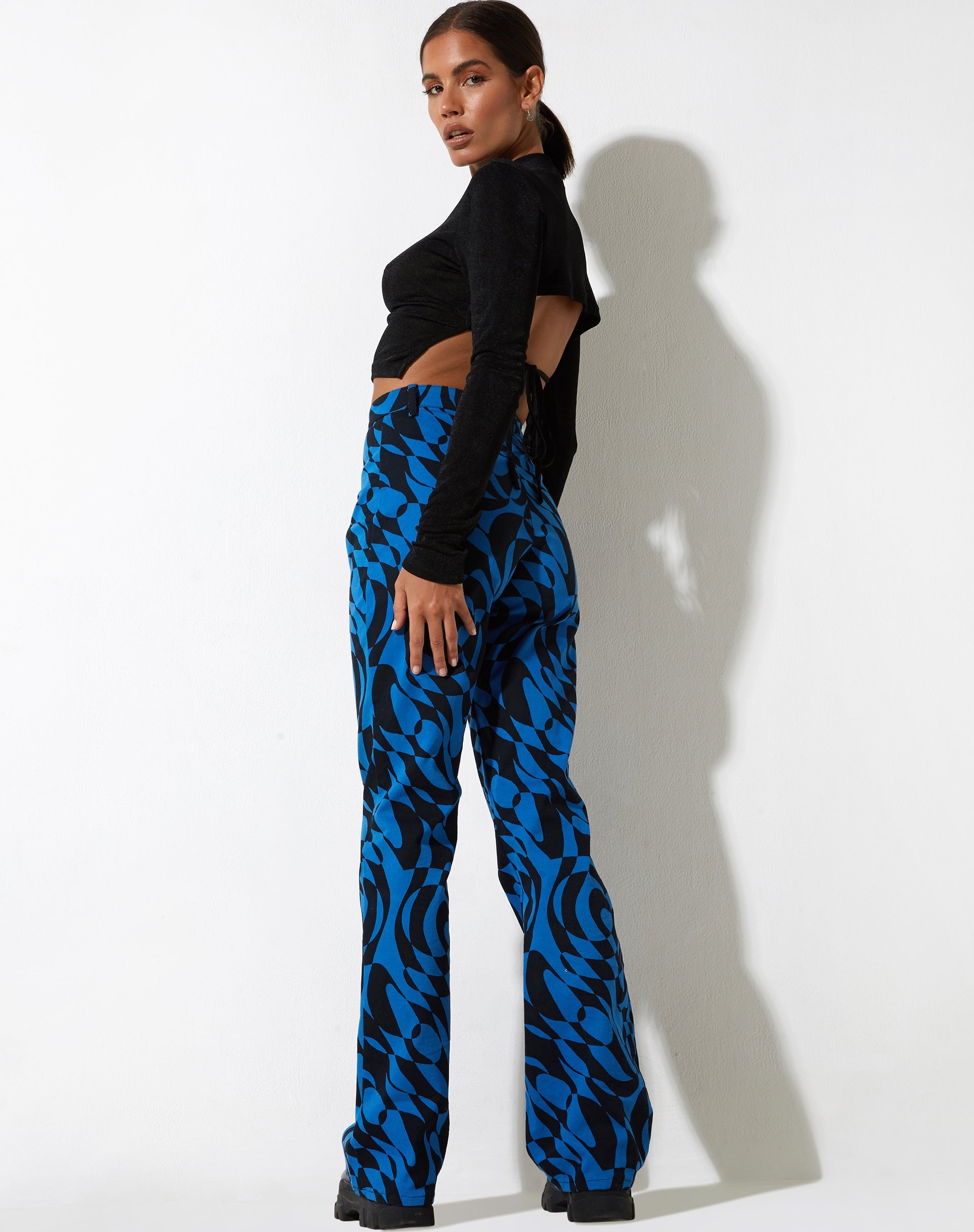 Abbildung der Zoven-Hose in unregelmäßigem Optic Blue