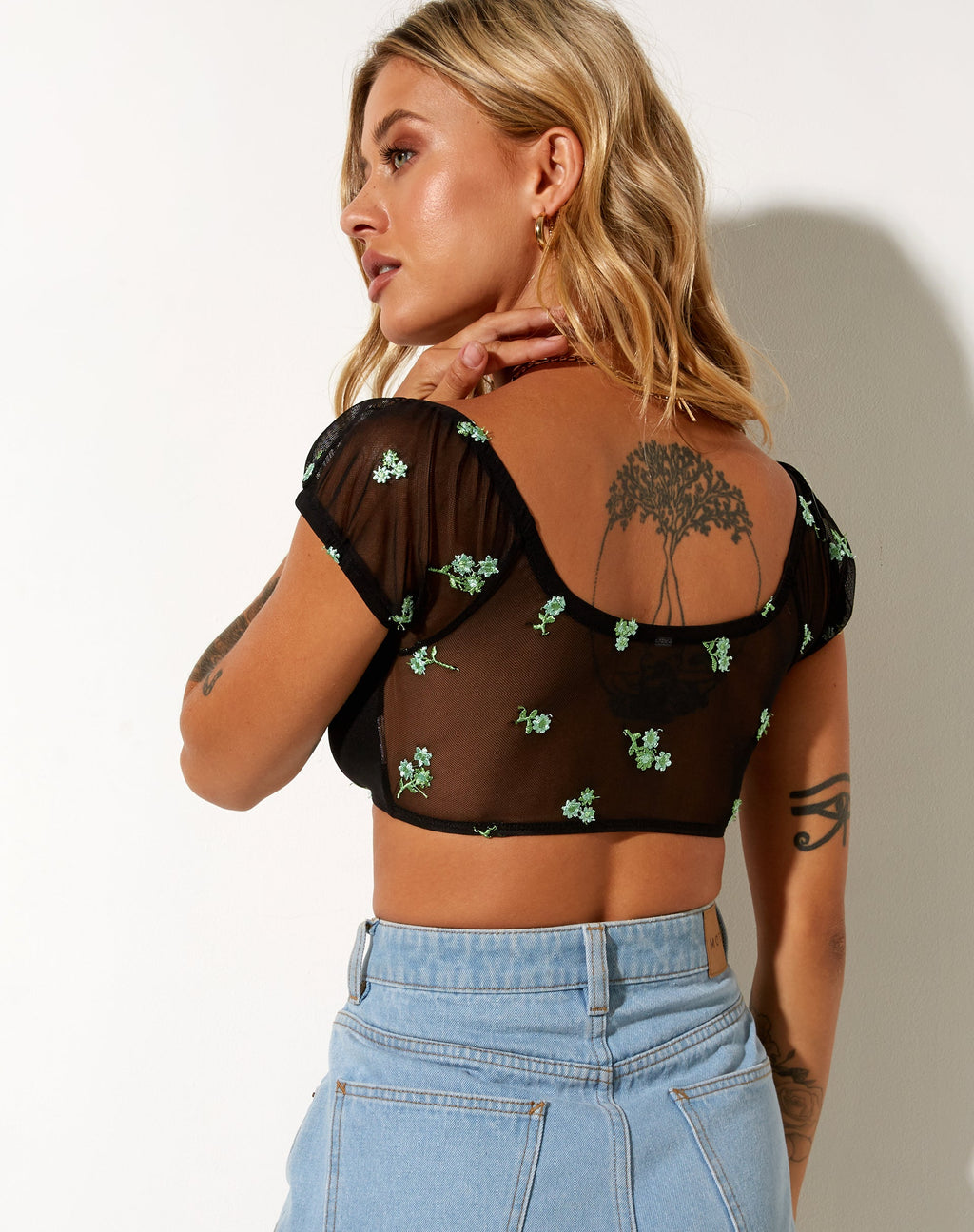 Zule Crop Top in Schwarz Daisy Lime Embro